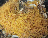 Foto del paso 2 de la receta: Fideuà negra de marisco
