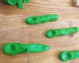 Foto del paso 3 de la receta: Dedos de zombie 🧟‍♂️
