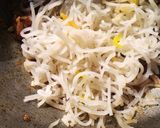 कुरडईच्या चुऱ्याची भाजी (kurdaichya churyachi bhaji recipe in marathi) रेसिपी स्टेप 3 फोटो 