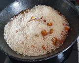 Foto del paso 2 de la receta: Arroz con ajos tiernos y solomillo de pavo