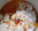 Foto langkah ke 6 dari resep Bolu Sarang Semut/Caramel Cake, 4 telur.