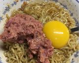 Foto langkah ke 3 dari resep Donat Indomie Goreng.