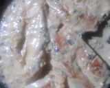 Foto del paso 2 de la receta: Pollo a la crema, con cebolla de verdeo y papines