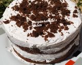 A picture of step 13 of Chocolate cake with whip cream.