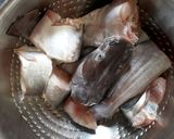 A picture of step 1 of Catfish peppersoup.
