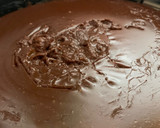Foto del paso 5 de la receta: Tarta de flan de chocolate con fideos de colores (Thermomix y tradicional)