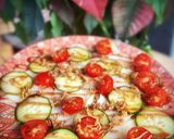 Foto del paso 2 de la receta: Carpaccio de bacalao ahumado con pepino holandés y tomate cherry