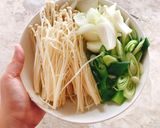 Hình bước làm 1 của món Canh Kim Chi Ngày Mưa