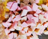 Hình bước làm 1 của món Cơm chiên trứng,lạp xưởng,xúc xích và rau củ