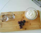 Foto del paso 1 de la receta: Vasitos de yogur griego y cerezas