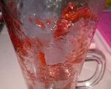 Foto langkah ke 3 dari resep Korean Fresh Strawberry Milk.