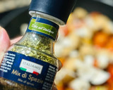 Foto del paso 1 de la receta: Maccheroni con cherrys y setas 🍅 🧀 🍄 (macarrones)
