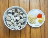 Hình bước làm 1 của món Nghêu cháy bơ tỏi