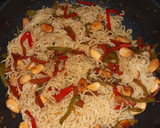 Foto del paso 4 de la receta: Tallarines chinos con pollo y soja