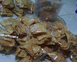 Foto langkah ke 7 dari resep Kue bawang renyah.