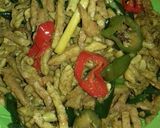 Foto langkah ke 10 dari resep Tumis usus tempe merah hijau.