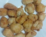 A picture of step 4 of Dahi vade.