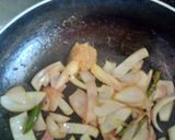 A picture of step 3 of Chilli bhindi.