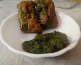 A picture of step 7 of Palak pakoda with stuffing.