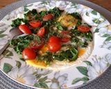 Omlet (jajka sadzone) ze szpinakiem i pomidorami krok przepisu 2 zdjęcie