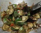 Foto langkah ke 4 dari resep Tumis terong lalap.