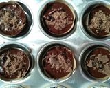 Foto langkah ke 6 dari resep Triple Chocolate Muffin.