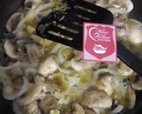 Foto langkah ke 8 dari resep Schnitzel Mushroom Sauce.
