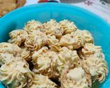 Foto langkah ke 5 dari resep Kue Sagu Keju.