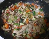 Foto del paso 5 de la receta: Lomo salteado con jamón y verduras