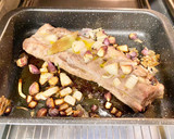 Foto del paso 5 de la receta: Costillar asado, al vino tinto, con hierbas aromáticas