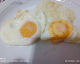 Foto del paso 6 de la receta: Huevos fritos con vieiras, langostinos y sepia