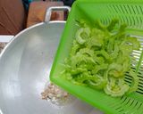 รูปขั้นตอนการทำที่ 3 ของ มะระผัดไข่