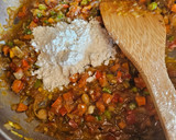 Foto del paso 5 de la receta: Estofado de alcachofas, almejas y langostinos