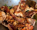 Foto langkah ke 6 dari resep Ayam Lodho Panggang (Ayam Ingkung) dan tips detail.