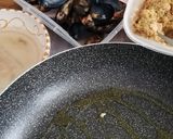 Foto del passaggio 1 della ricetta Spaghetti al pomodoro con cozze ripiene