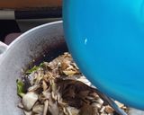 Foto langkah ke 4 dari resep Tumis Jantung Pisang Pedas.