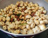 A picture of step 5 of Makhana Namkeen.