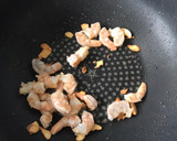 炒泡麵系列-蝦仁高麗菜炒泡麵的食譜步驟1照片