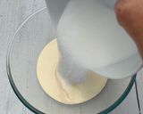 A picture of step 2 of Creamy coconut ice-cream.