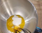 Une image de l'étape 2 de Chiffon cake à l'orange et chocolat.