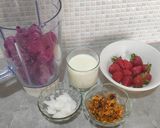 Foto langkah ke 2 dari resep Smoothies Bowl - Buah Naga Merah.