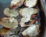 Foto del paso 5 de la receta: Pollo con miel y mostaza a las brasas con ensalada