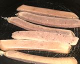 Foto langkah ke 1 dari resep Sausage chesee roll.