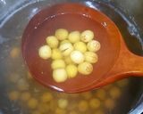 Hình bước làm 2 của món Chè cốm hạt sen