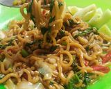 Foto langkah ke 9 dari resep Mie Goreng Lezat dengan Bumbu Sederhana.