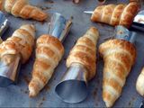 Cañas de hojaldre rellenas de nata