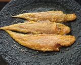A picture of step 3 of Leph Macchi fry.