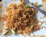 Foto langkah ke 9 dari resep Indomie goreng bumbu pedas + petai.
