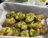 Une image de l'étape 6 de Pommes de terre au four avec sauce à l'avocat.