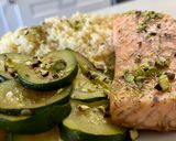 Foto del passaggio 4 della ricetta Cous cous, salmone, zucchine 🎣🥒